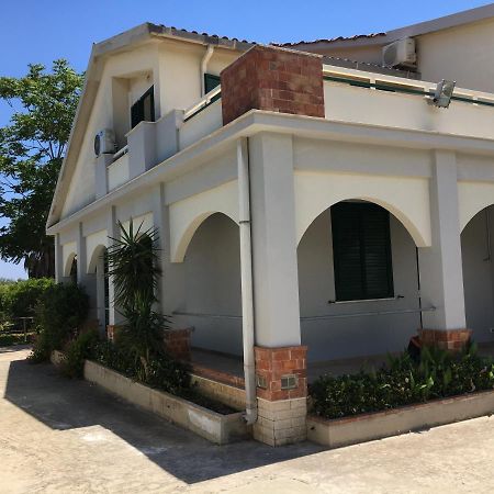 Villa del Falso Pepe Avola Exterior foto