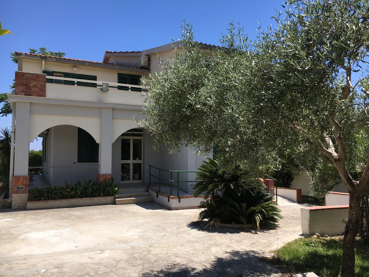 Villa del Falso Pepe Avola Exterior foto