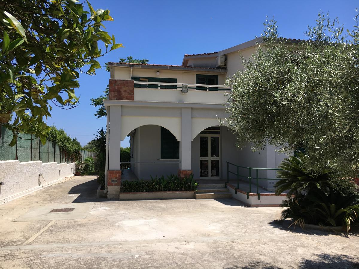 Villa del Falso Pepe Avola Exterior foto